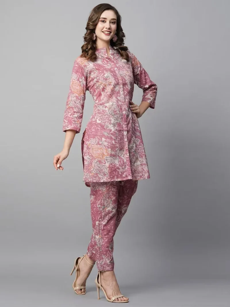 Women & Cotton Printed Straight Kurta With Pant